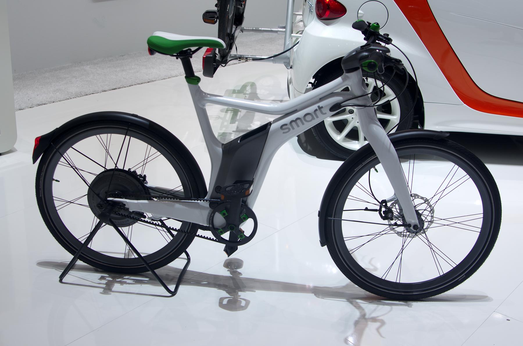 File:Geneva MotorShow 2013 - Smart electric bike left view.jpg - a white and red car