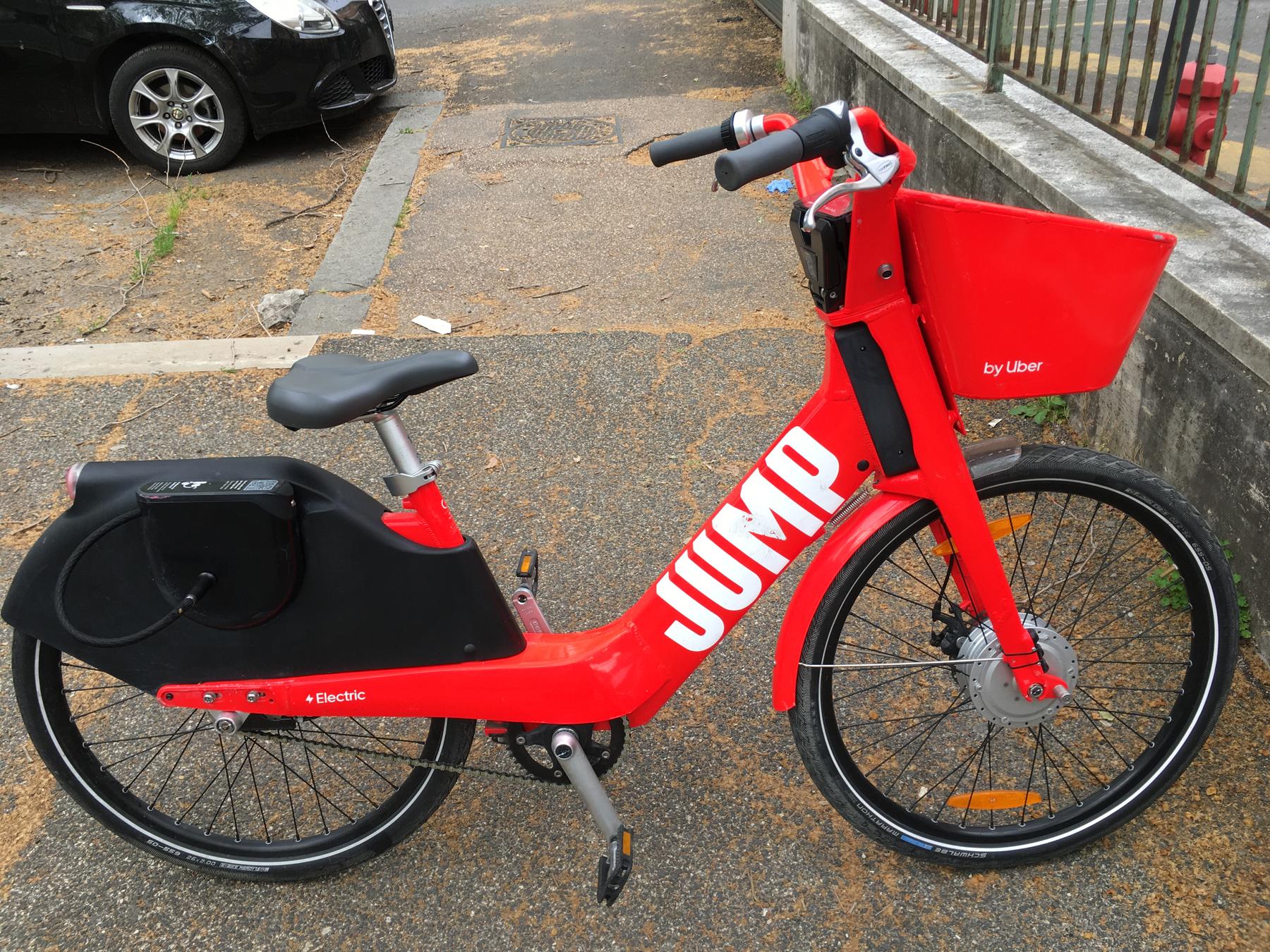 File:JUMP E-bike (Rome) in 2020.01.jpg - a white and red car