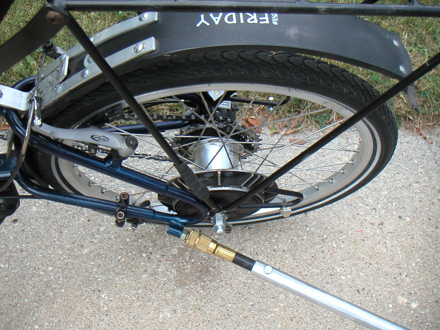 File:Bike Friday DoubleDay folding recumbent tandem bicycle trailer attachment.jpg - a bike with a t